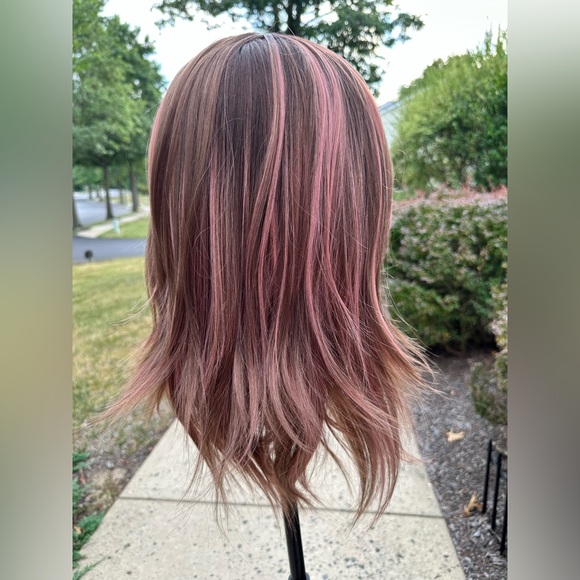 🌟NEW Chelsey Smith Crowns Clara - Cherry Truffle Synthetic Wig - Standard Size🌟 - Picture 8 of 10